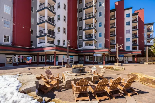 a picture of street view and building