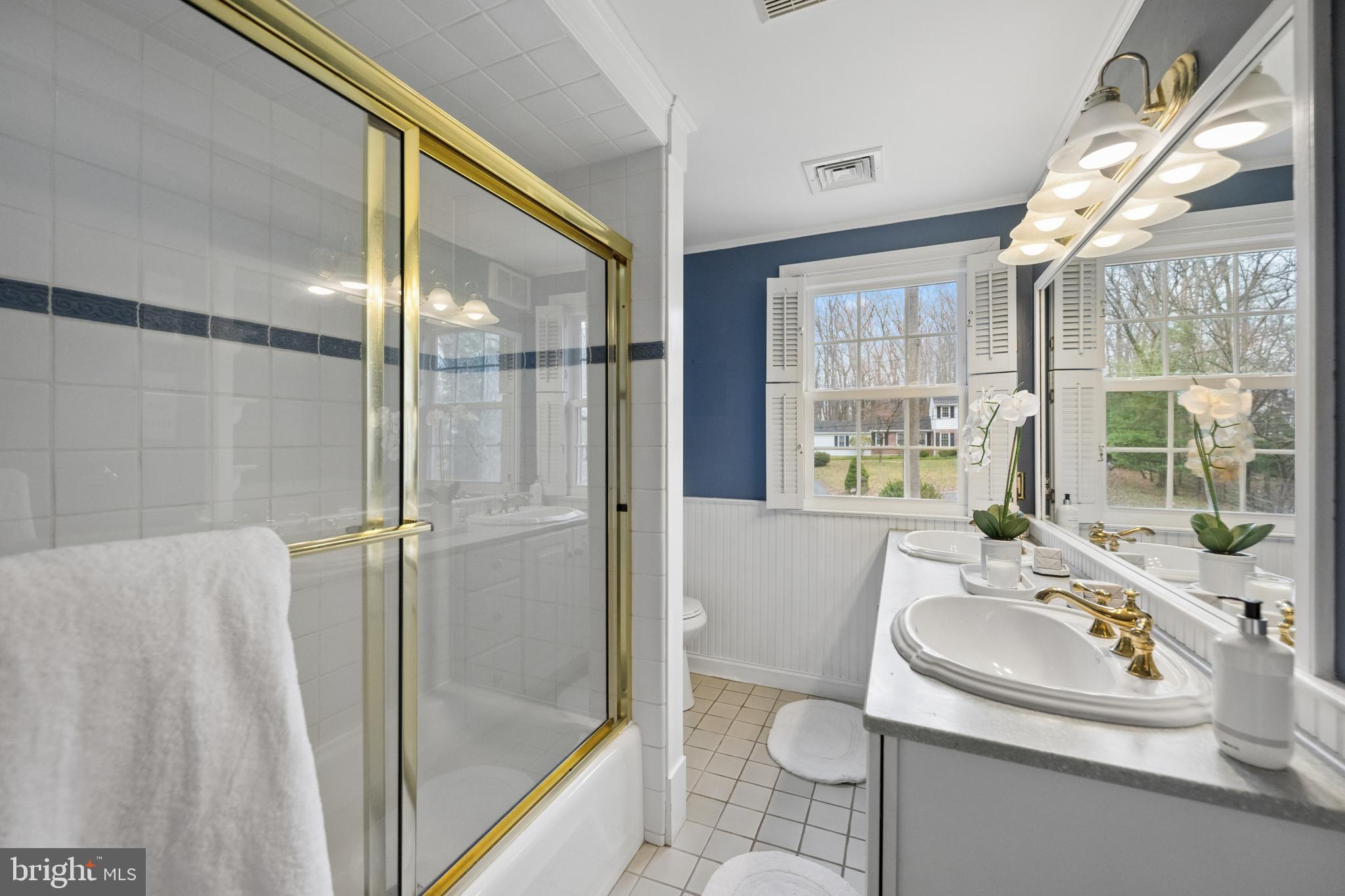 596 Tanglewood Lane Devon, PA 19333 - Photo 37 of 46 HALL BATHROOM