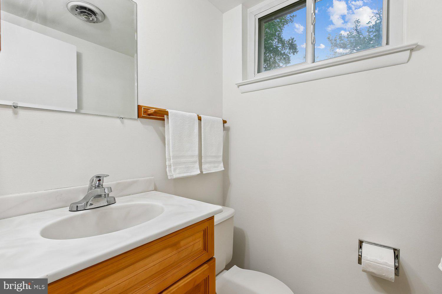 1002 North Belgrade Road Silver Spring, MD 20902 - Photo 14 of 46 Powder Room