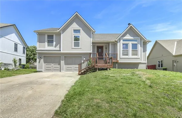 $378,000 | 146 West Colleen Drive, Gardner, KS 66030