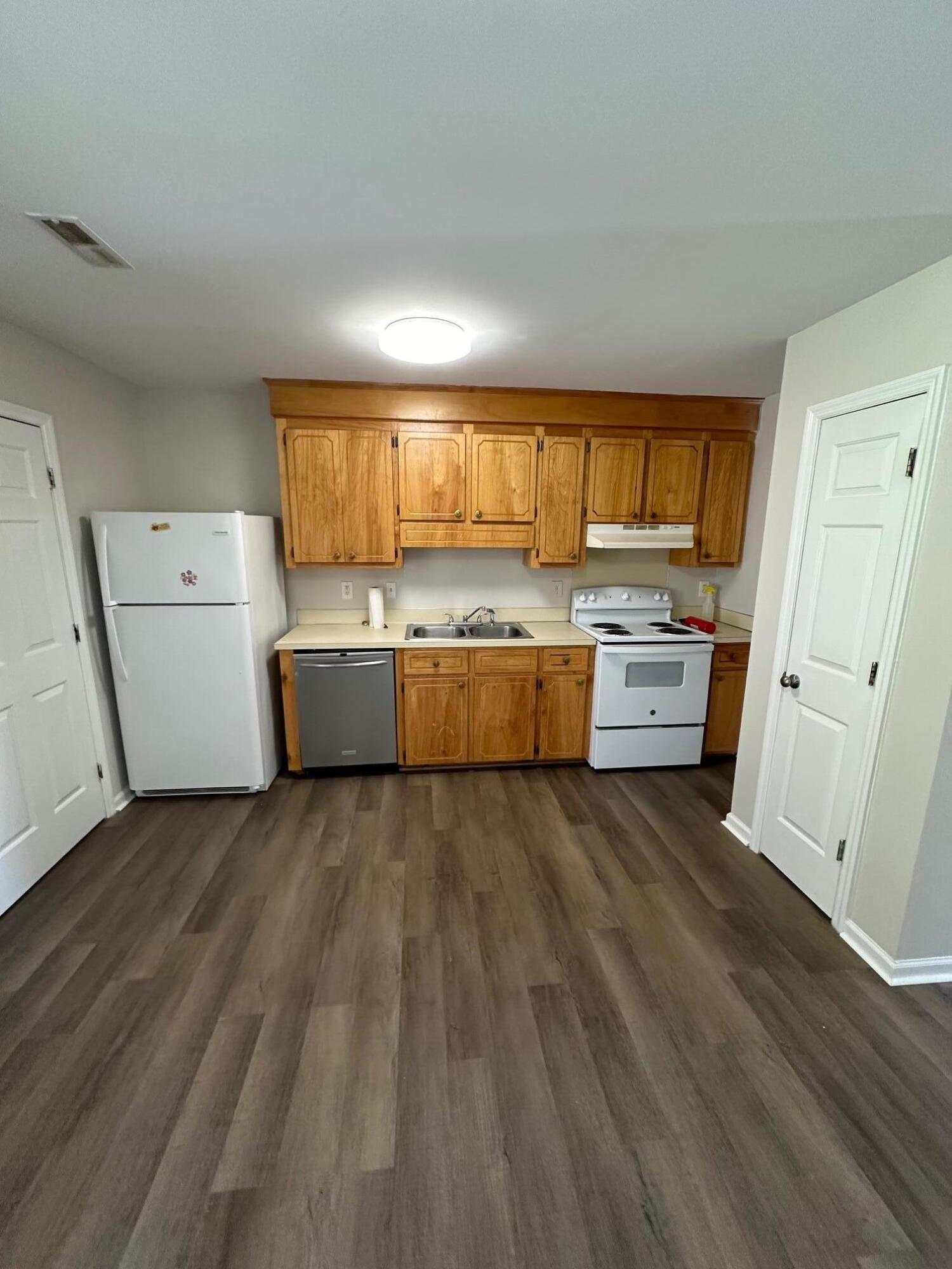 4056 Cedars Parkway, Unit D North Charleston, SC 29420 - Photo 7 of 8 IMG_3252