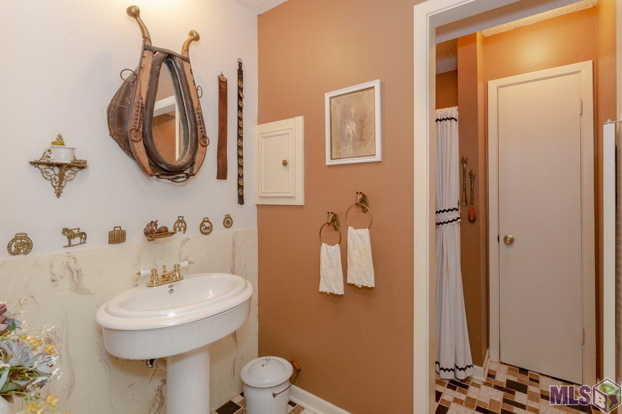 1907 Stonegate Court Baton Rouge, LA 70815 - Photo 17 of 28 Gallery Image 17