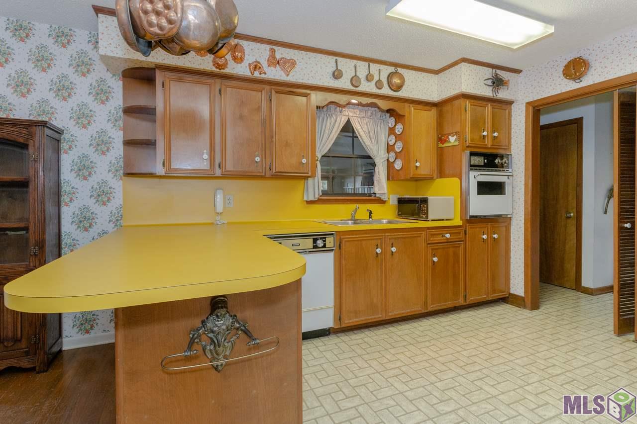 1907 Stonegate Court Baton Rouge, LA 70815 - Photo 7 of 28 Gallery Image 7