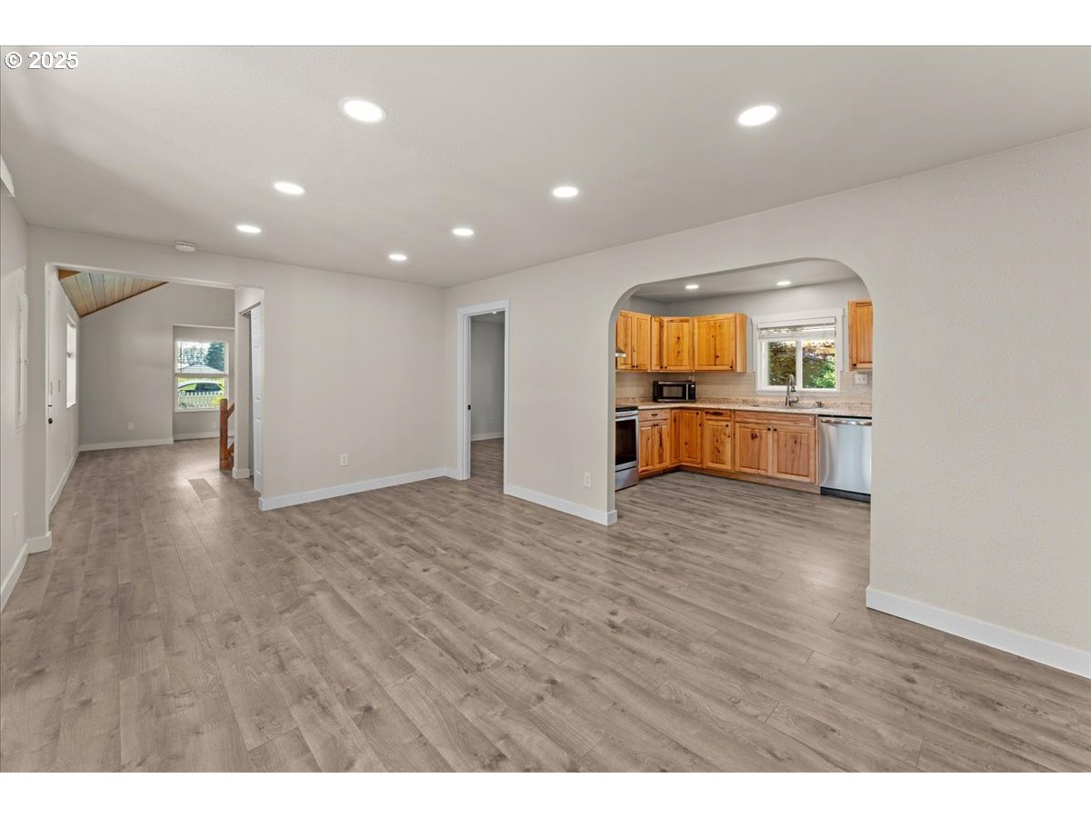 1527 Southeast 7th Avenue Camas, WA 98607 - Photo 11 of 40 Kitchen/Dining Room