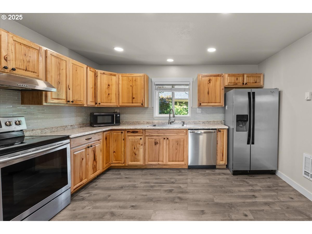 1527 Southeast 7th Avenue Camas, WA 98607 - Photo 12 of 40