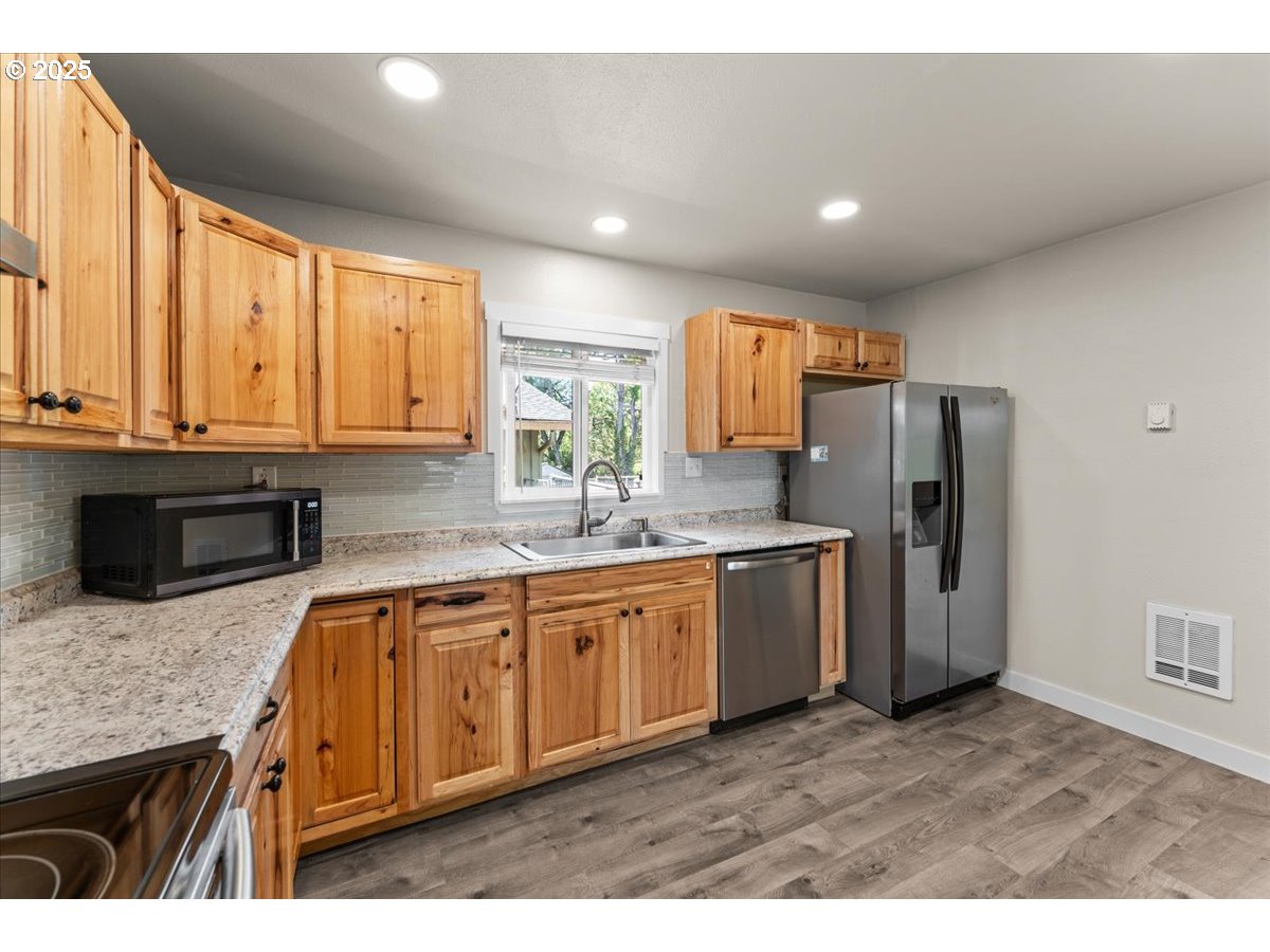 1527 Southeast 7th Avenue Camas, WA 98607 - Photo 13 of 40