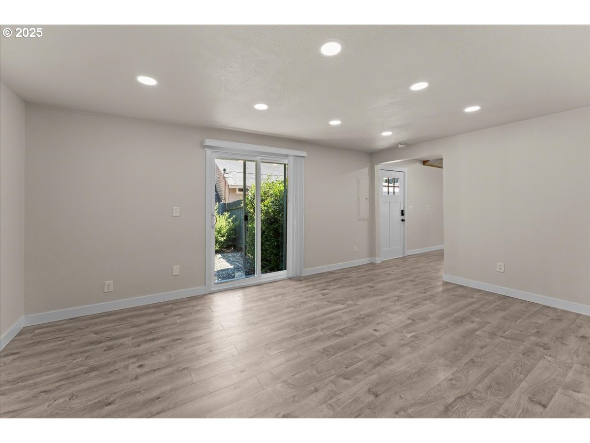 1527 Southeast 7th Avenue Camas, WA 98607 - Photo 15 of 40 Dining Room