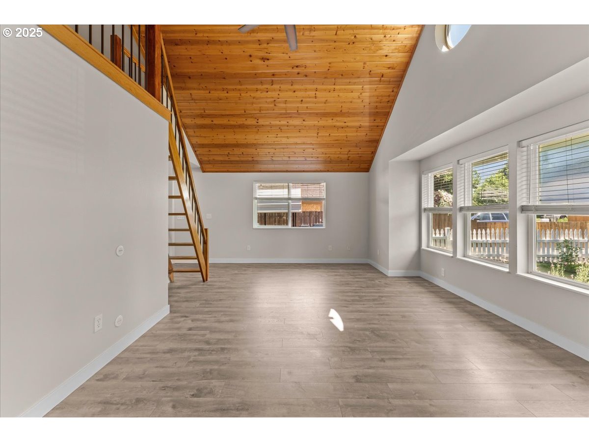 1527 Southeast 7th Avenue Camas, WA 98607 - Photo 8 of 40
