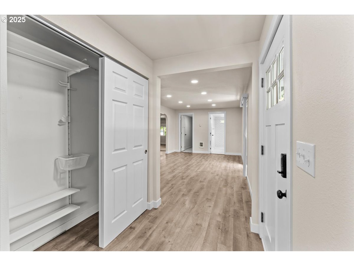 1527 Southeast 7th Avenue Camas, WA 98607 - Photo 9 of 40 Entrance/Foyer