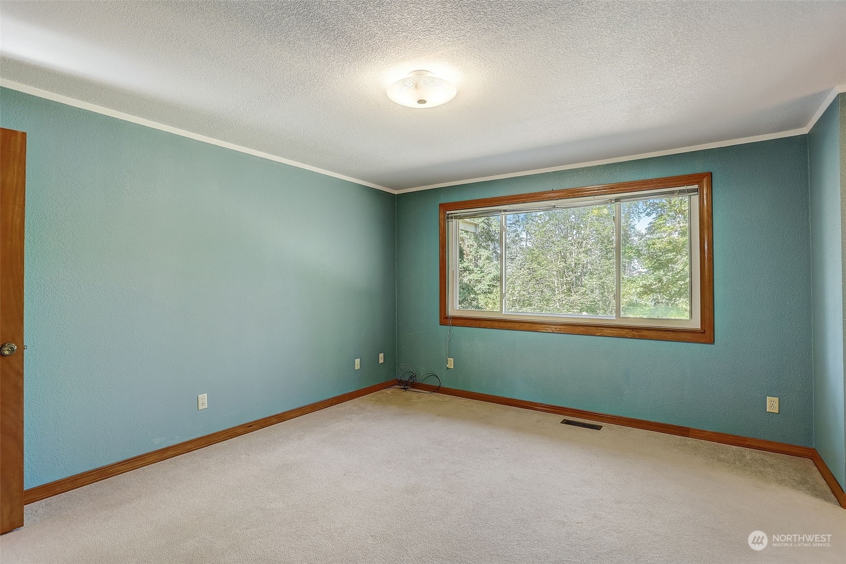18600 East Spring Lake Drive Southeast Renton, WA 98058 - Photo 19 of 39 an empty room with a window