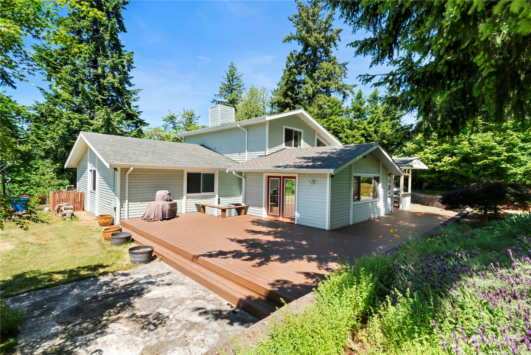 18600 East Spring Lake Drive Southeast Renton, WA 98058 - Photo 30 of 39 a front view of a house with garden