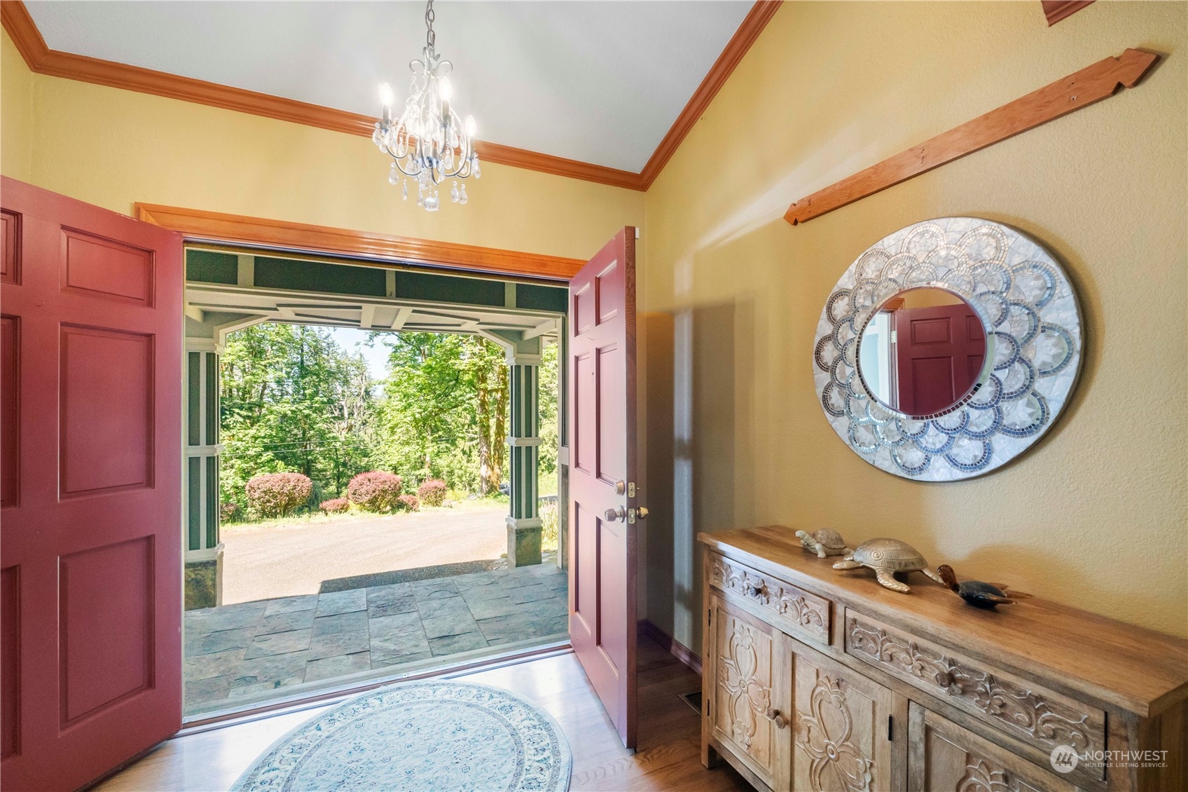 18600 East Spring Lake Drive Southeast Renton, WA 98058 - Photo 4 of 39 a very nice looking room with a large window