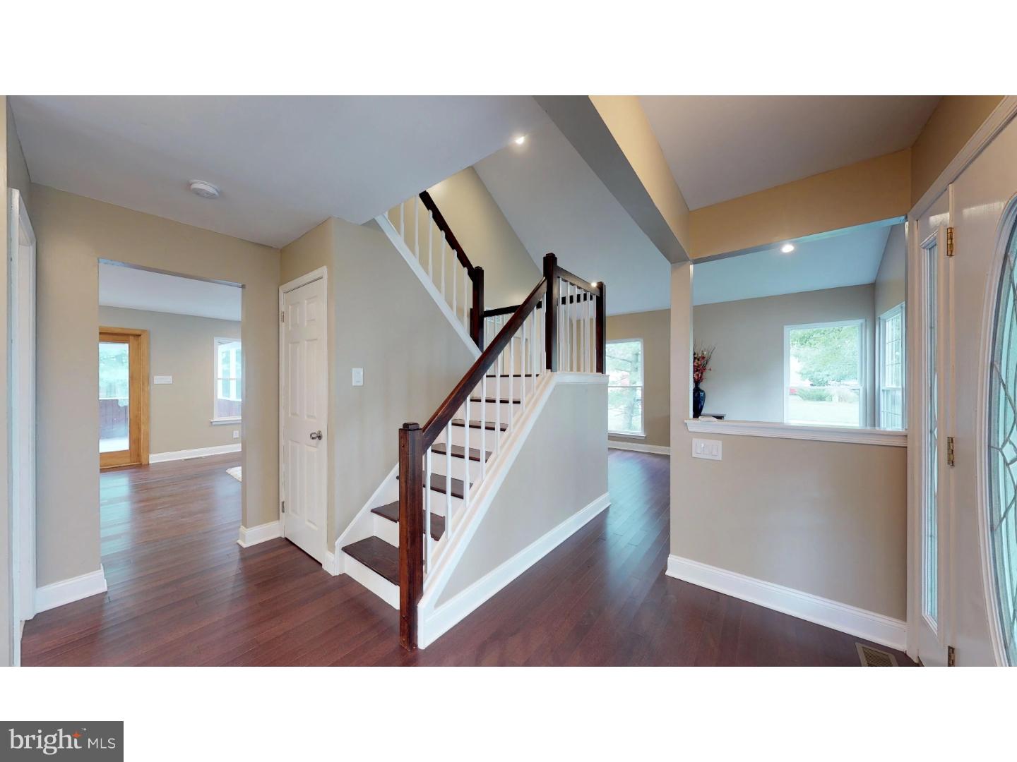 19 Stratford Road Clementon, NJ 08021 - Photo 3 of 25 Foyer