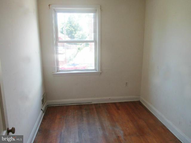 3915 Inner Circle Baltimore, MD 21225 - Photo 10 of 16 Bedroom