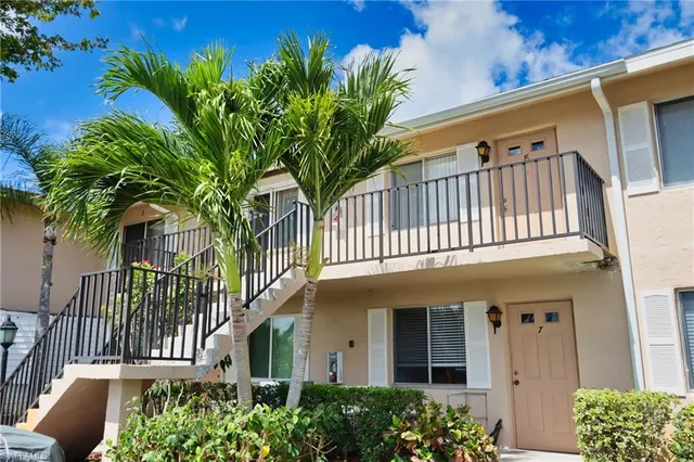 $2,000 | 118 Palm Drive, Unit 8, Naples, FL 34112
