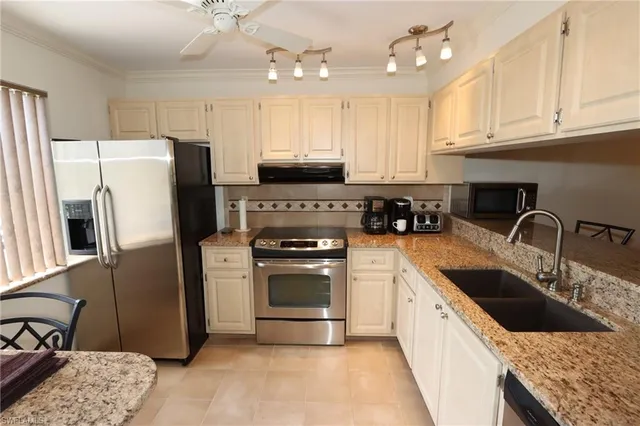 $2,000 | 118 Palm Drive, Unit 8, Naples, FL 34112