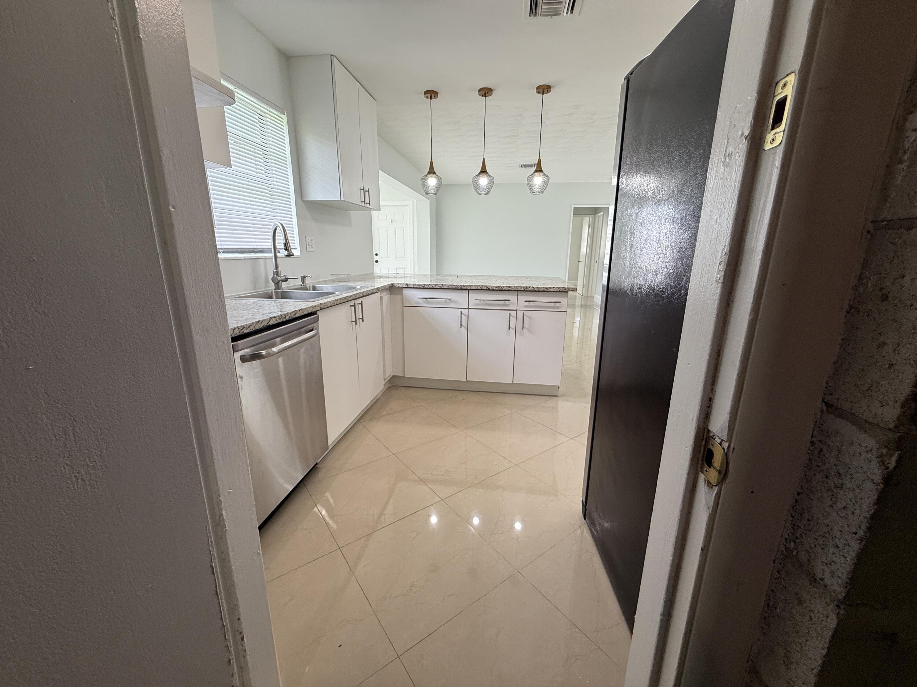 477 Northeast 35th Street Boca Raton, FL 33431 - Photo 6 of 35 Kitchen