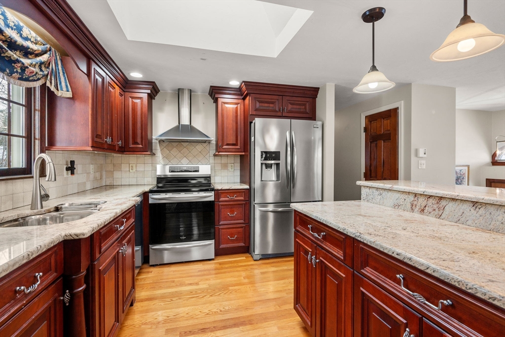 84 Crosby Road Marlborough, MA 01752 - Photo 3 of 27