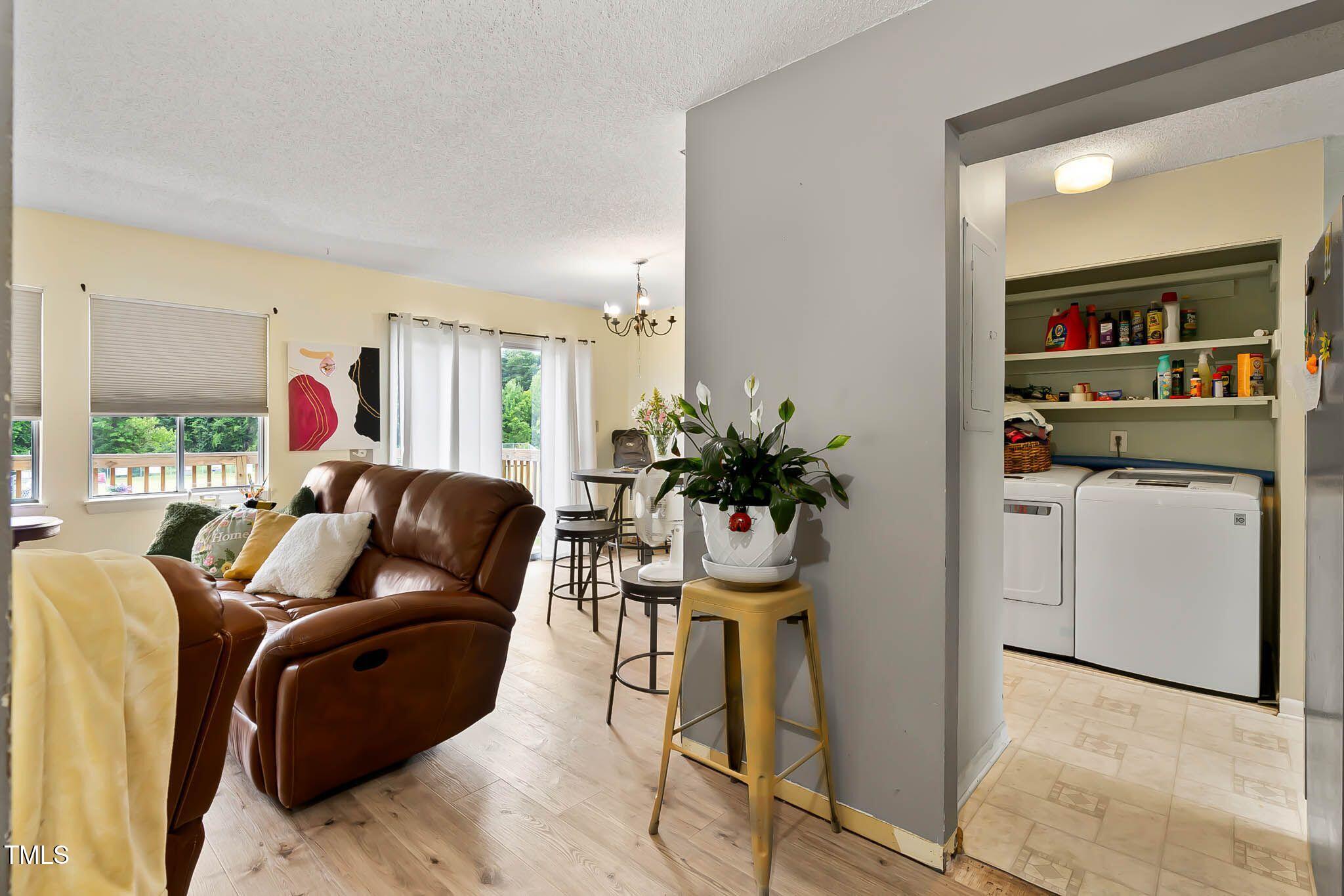 5931 Farm Gate Road Raleigh, NC 27606 - Photo 7 of 37 oek8TKsw