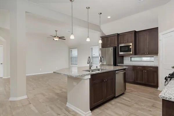 $2,500 | 151 Silva Creek Trail, Conroe, TX 77318