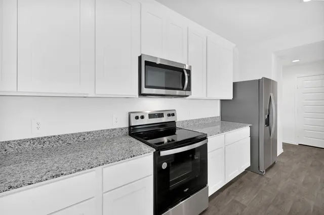 $2,250 | 2025 Woodlark Way, Sealy, TX 77474