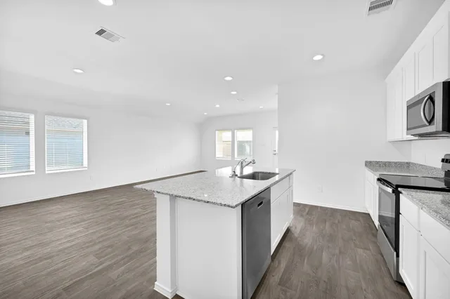 $2,250 | 2025 Woodlark Way, Sealy, TX 77474