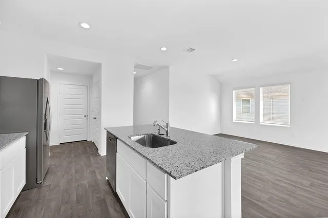 $2,250 | 2025 Woodlark Way, Sealy, TX 77474