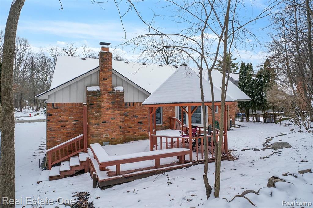 887 Woodridge Court Rochester, MI 48307 - Photo 4 of 39