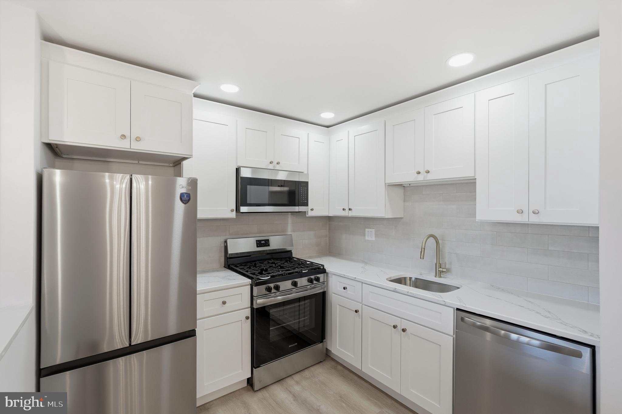 3530 Oakhill Road Philadelphia, PA 19154 - Photo 9 of 59 Kitchen