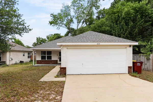 $2,000 | 203 8th Avenue, Crestview, FL 32536