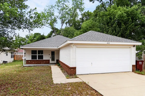 $2,000 | 203 8th Avenue, Crestview, FL 32536