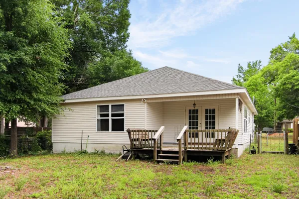 $2,000 | 203 8th Avenue, Crestview, FL 32536
