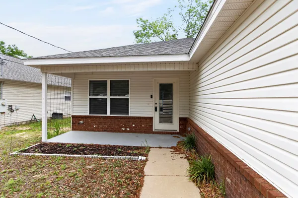 $2,000 | 203 8th Avenue, Crestview, FL 32536