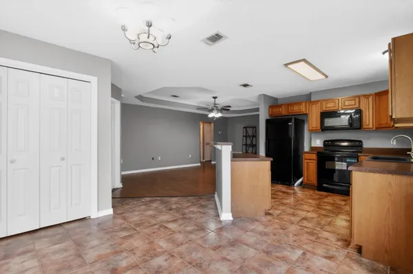 $2,000 | 203 8th Avenue, Crestview, FL 32536