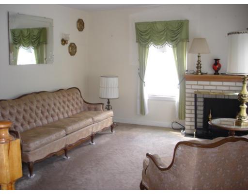 52 Crowningshield Road Worcester, MA 01604 - Photo 5 of 8 Gallery Image 5