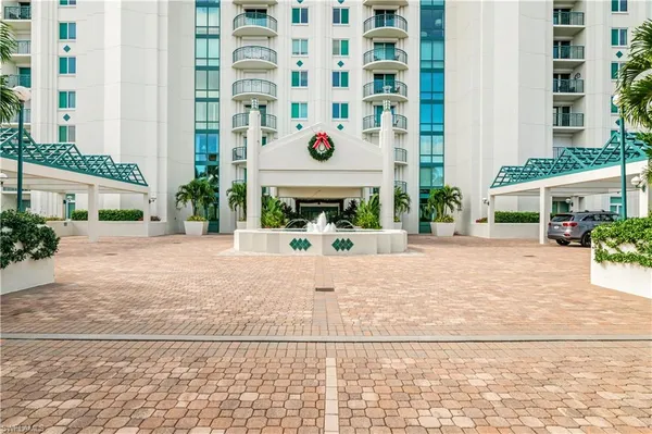 $13,000 | 7515 Pelican Bay Boulevard, Unit 7B, Naples, FL 34108