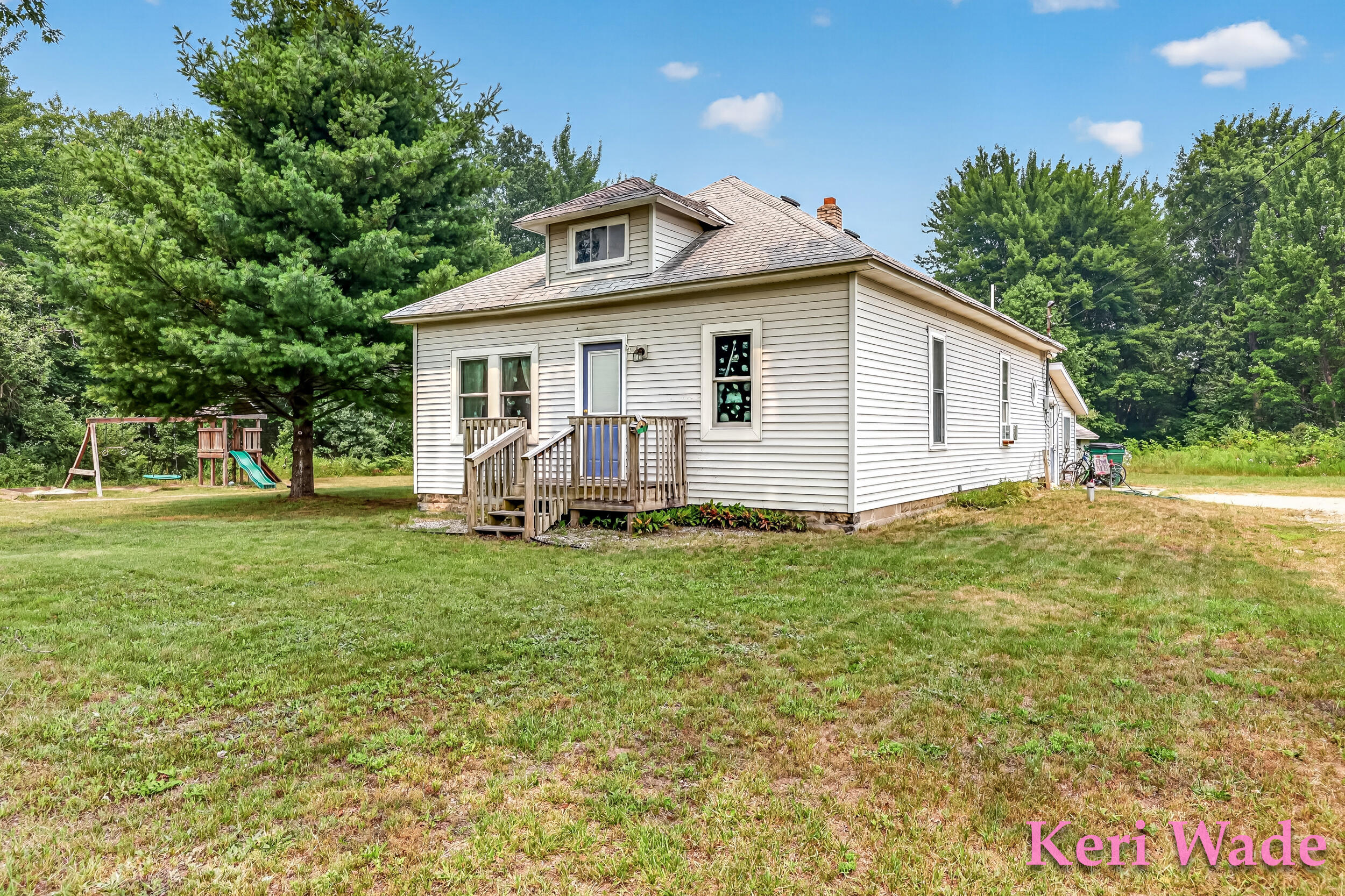 3224 East Tyler Road Muskegon, MI 49445 - Photo 1 of 29 IMG_1657