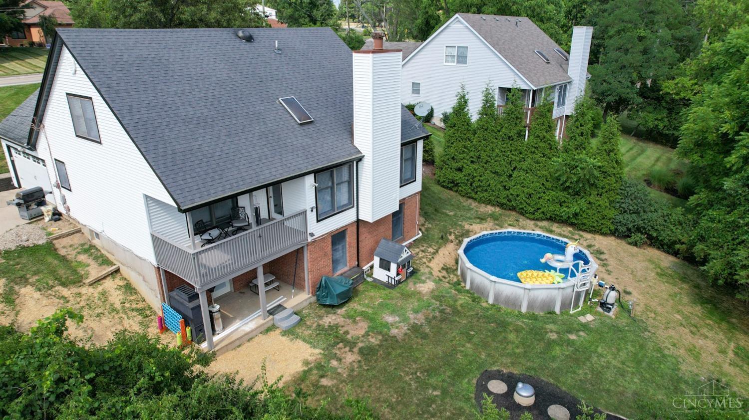5715 Boomer Road Cincinnati, OH 45247 - Photo 2 of 39