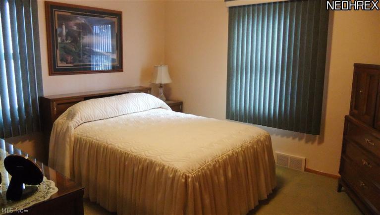 30043 Warren Road Wickliffe, OH 44092 - Photo 9 of 20 Master bedroom.