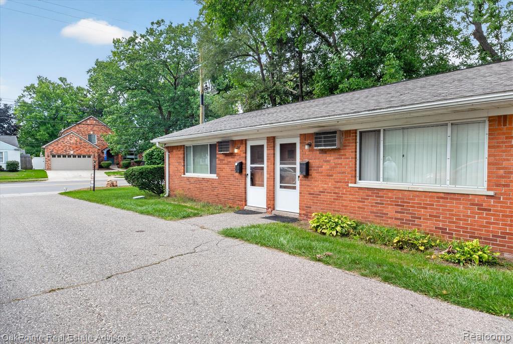 2328 Crooks Road Royal Oak, MI 48073 - Photo 4 of 18 Gallery Image 4