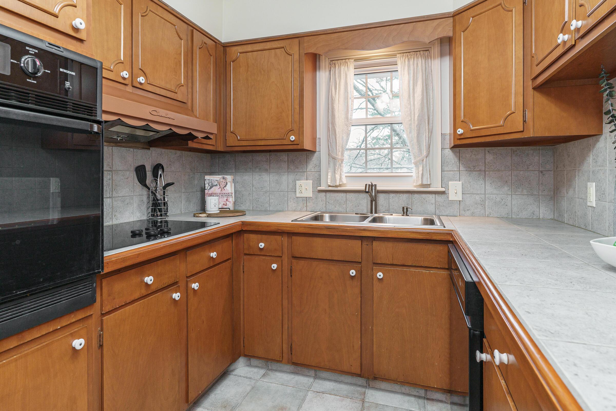 1631 Roxbury Road, Unit F3 Columbus, OH 43212 - Photo 13 of 45 Kitchen