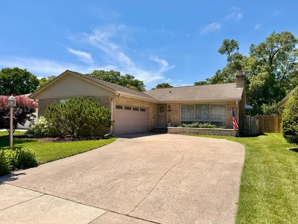 $474,900 | 1430 Scotdale Road, La Grange Park, IL 60526