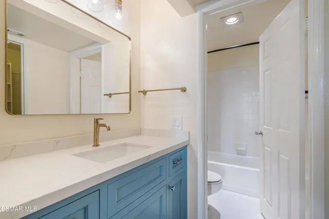 $599,000 | 637 Indian Oak Lane, Unit 105, Oak Park, CA 91377