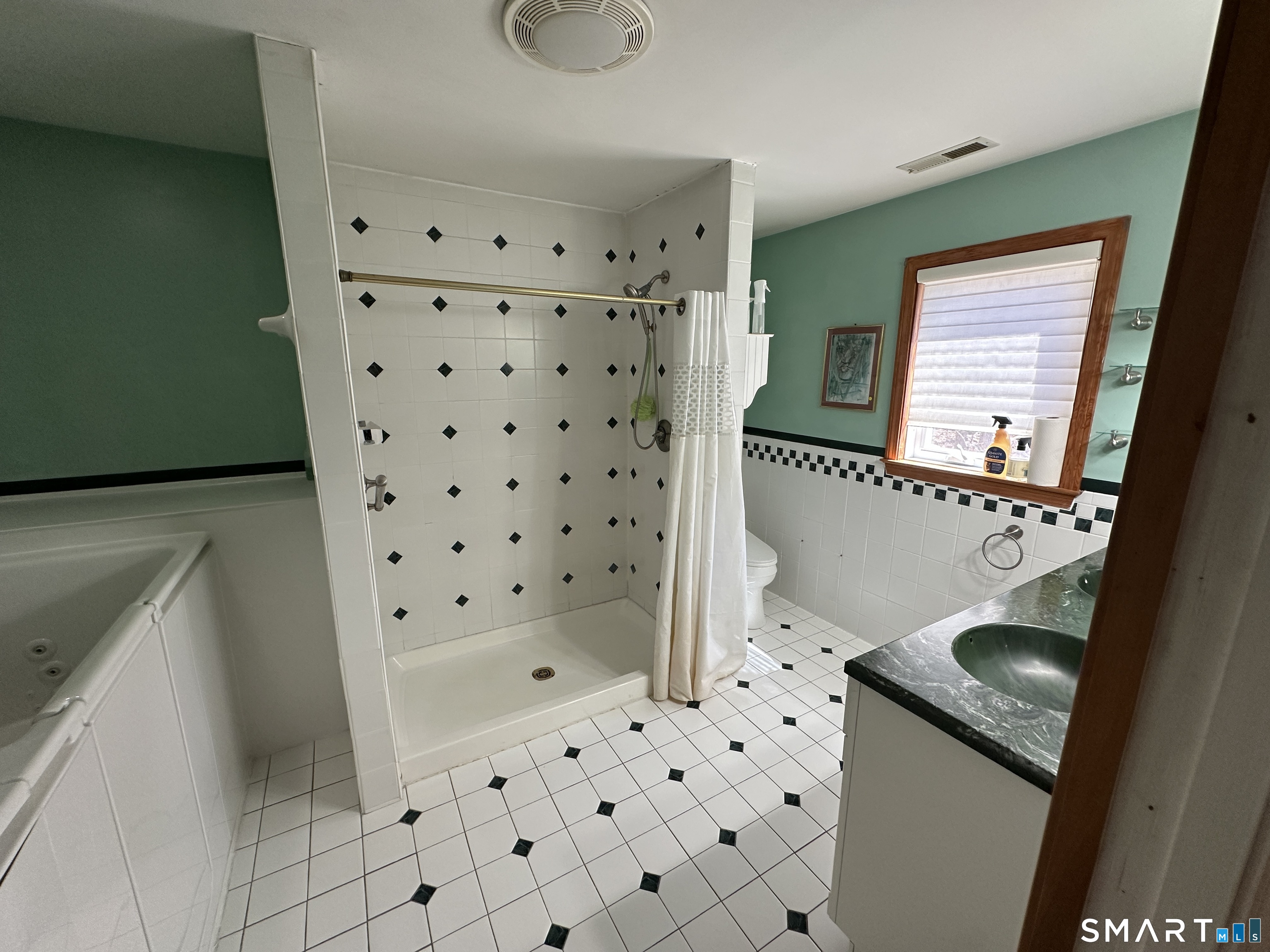 181 North Chestnut Hill Road Killingworth, CT 06419 - Photo 8 of 26 a bathroom with a bathtub and a shower
