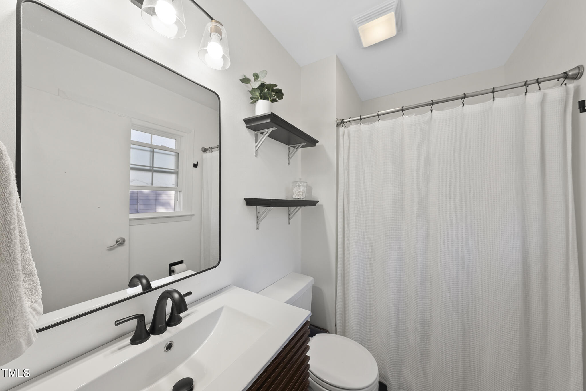 125 Radcliff Circle Durham, NC 27713 - Photo 23 of 31 Primary Bathroom