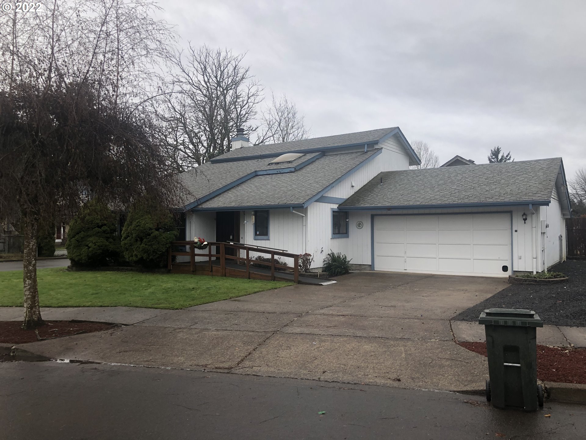 1190 South 44th Street Springfield, OR 97478 - Photo 2 of 9 a view of a house with a patio and a yard