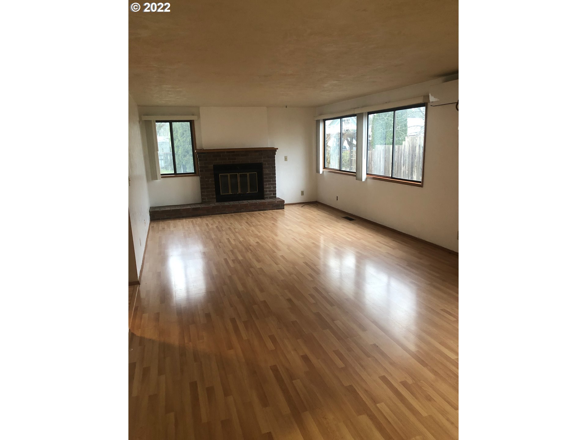1190 South 44th Street Springfield, OR 97478 - Photo 4 of 9 a view of empty room with wooden floor and fan