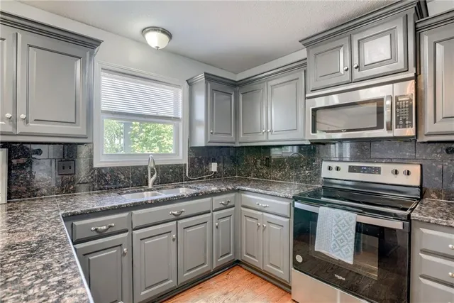 $385,000 | 1904 Shirley Court, Liberty, MO 64068