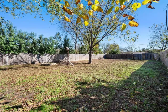 $1,820 | 604 Dunn Street, Waxahachie, TX 75165