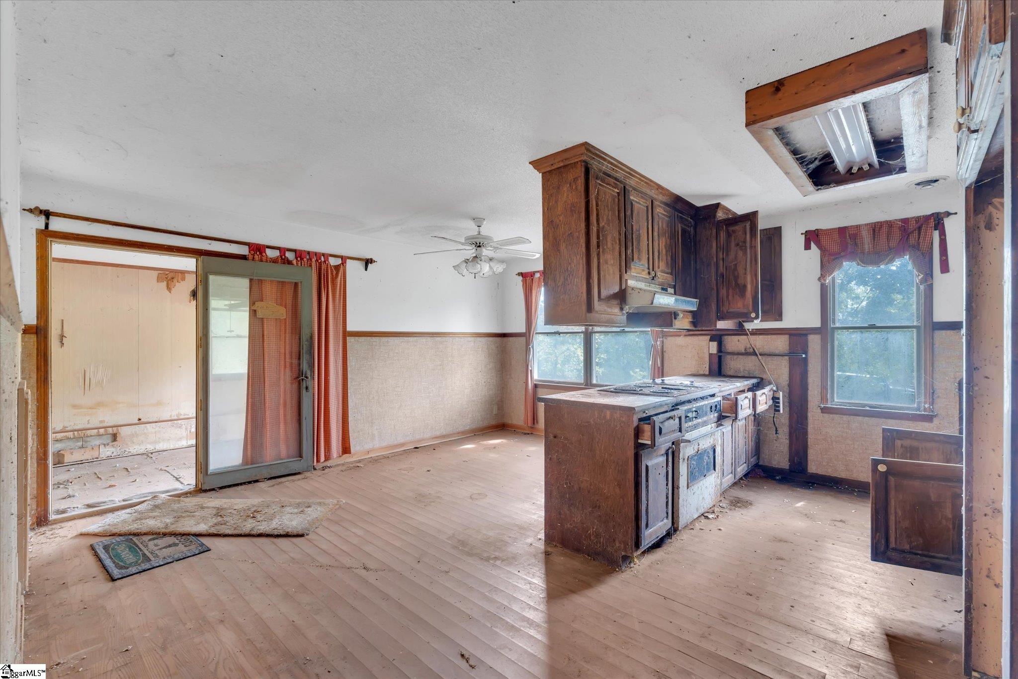 154 Ridgedale Road Six Mile, SC 29682 - Photo 14 of 40